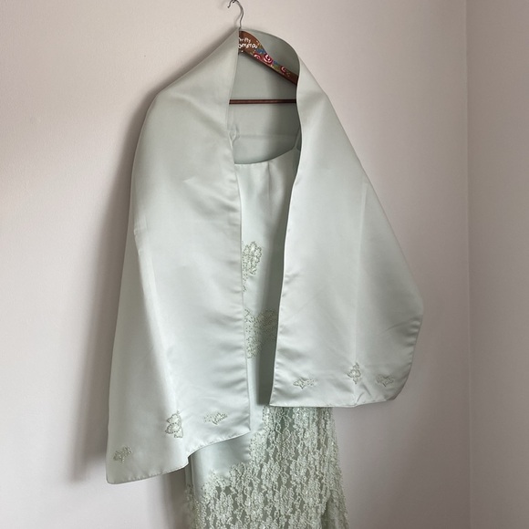 Stunning Jianini mint green maxi gown size 12 with matching wrap. Gorgeous!! - Picture 2 of 16